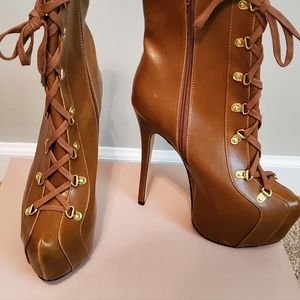 Cute Stiletto Cognac Bootie-NWOT